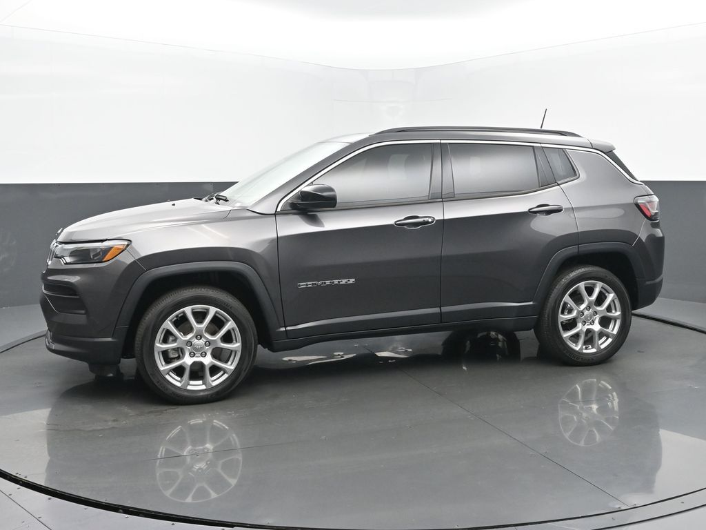 2022 Jeep Compass Latitude Lux photo 2