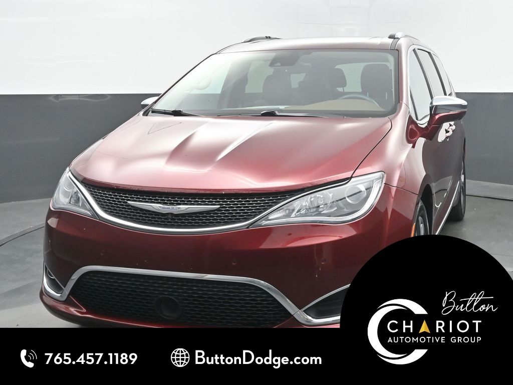 2017 Chrysler Pacifica Limited's photo