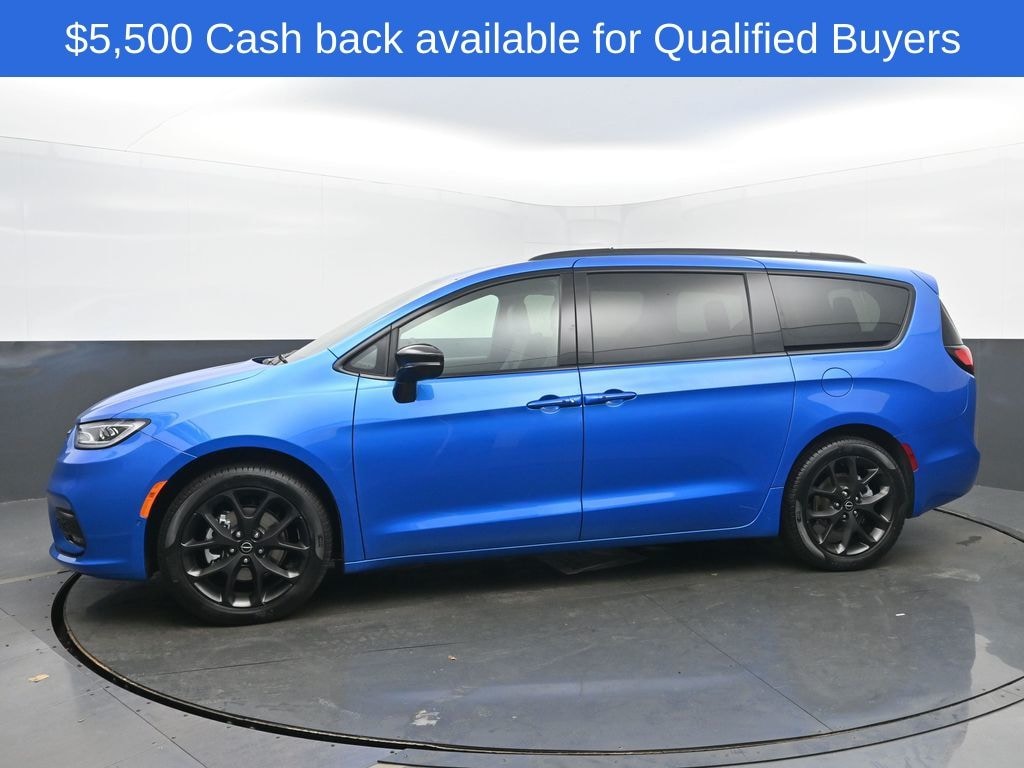 New 2026 Chrysler Pacifica Select Passenger Van