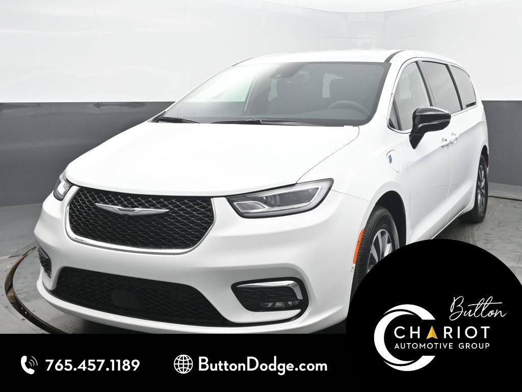2025 Chrysler Pacifica PHEV Select