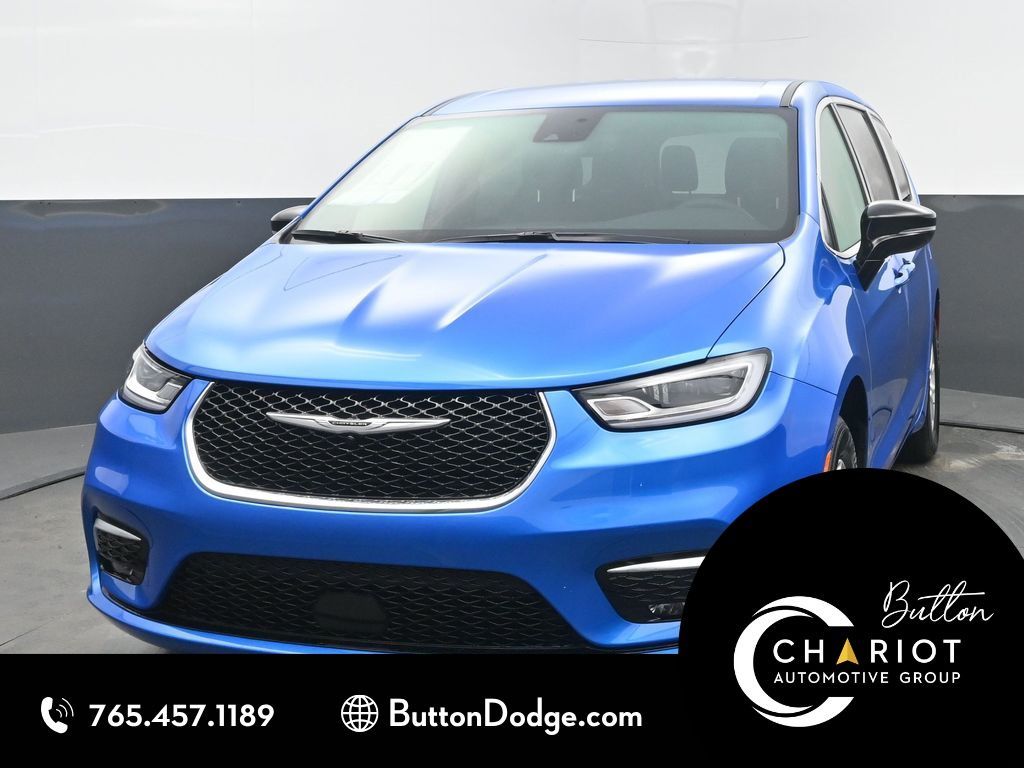 2026 Chrysler Pacifica Select's photo