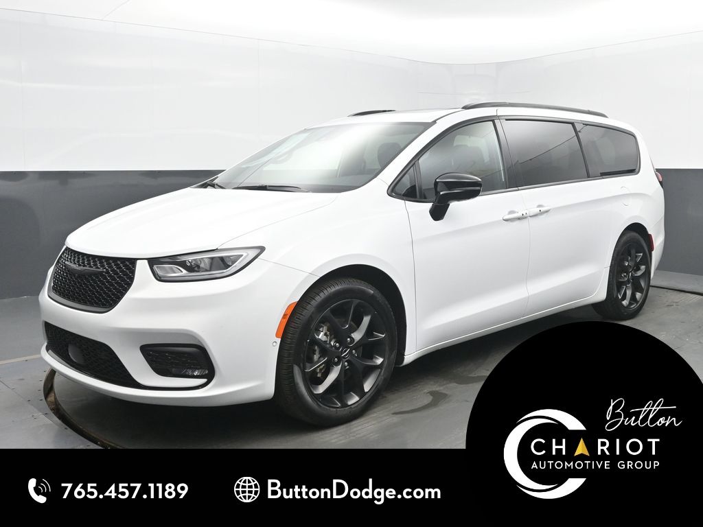 2025 Chrysler Pacifica Limited's photo