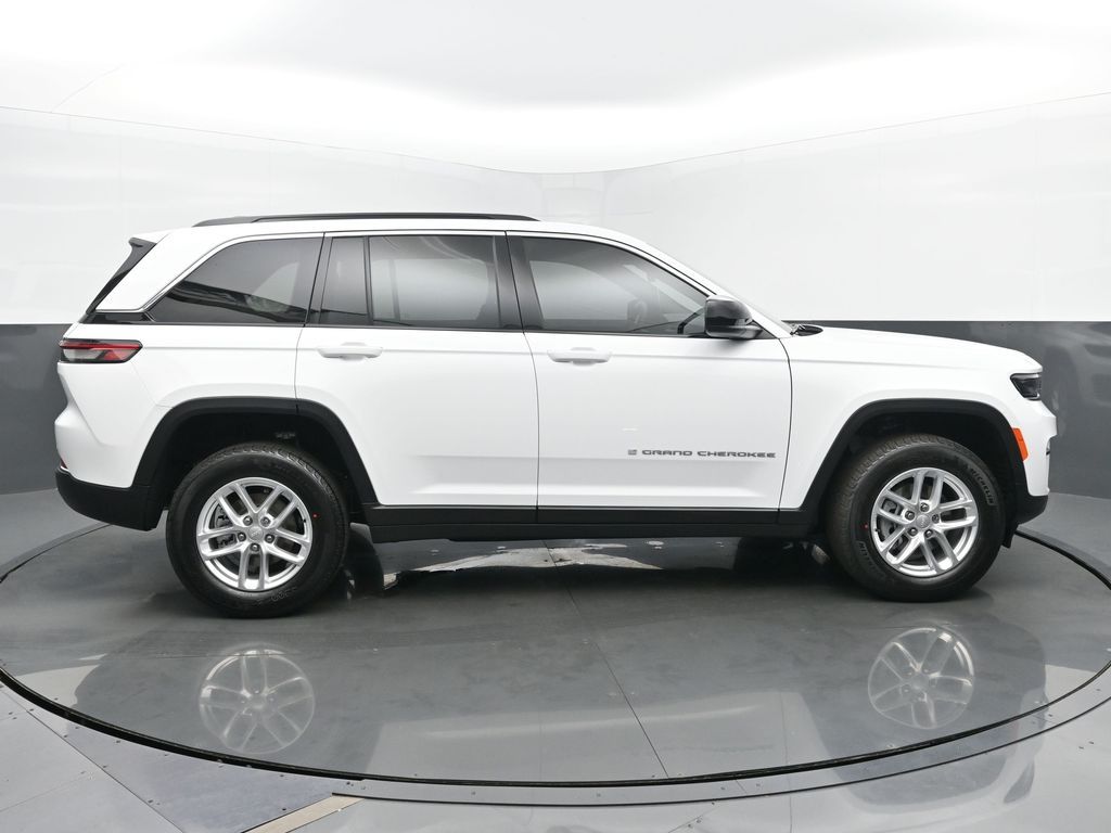 2025 Jeep Grand Cherokee Laredo X photo 4