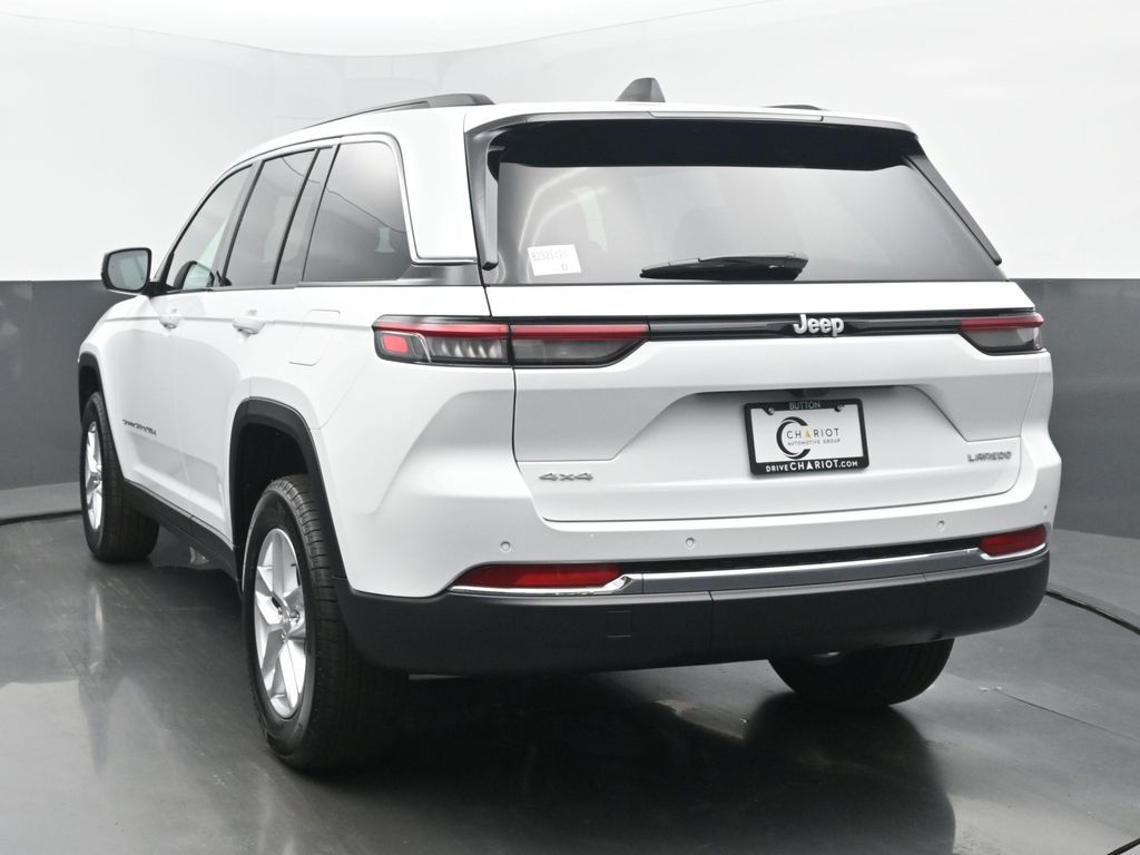 2025 Jeep Grand Cherokee Laredo photo 4