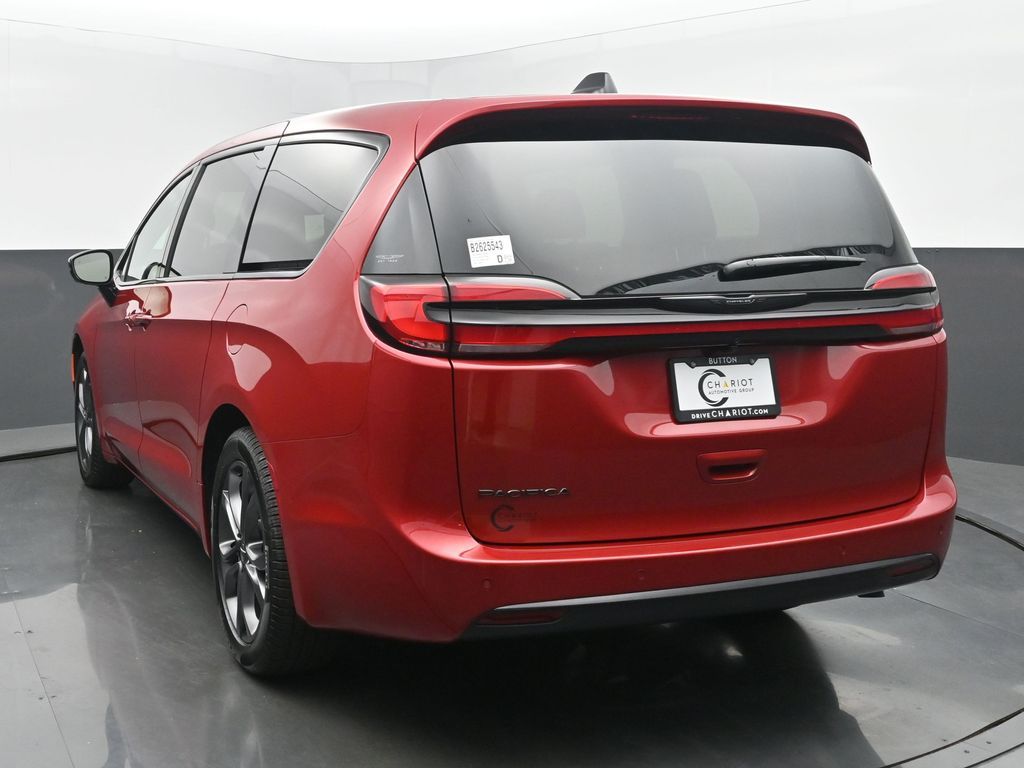 2026 Chrysler Pacifica photo 4