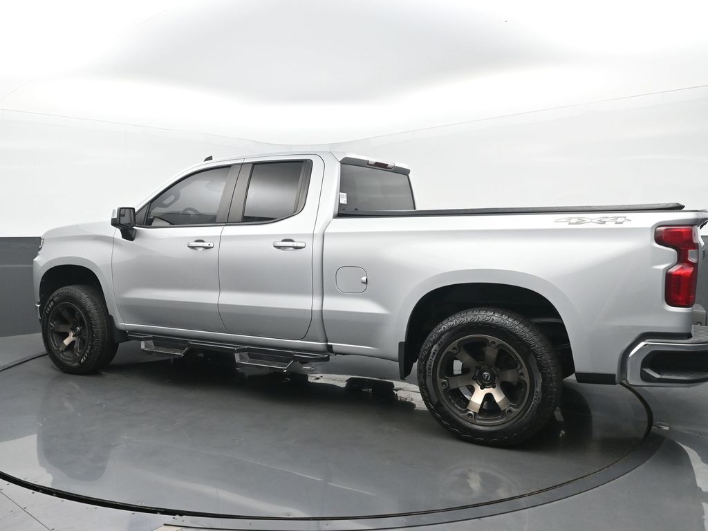 2019 Chevrolet Silverado 1500 LT photo 2