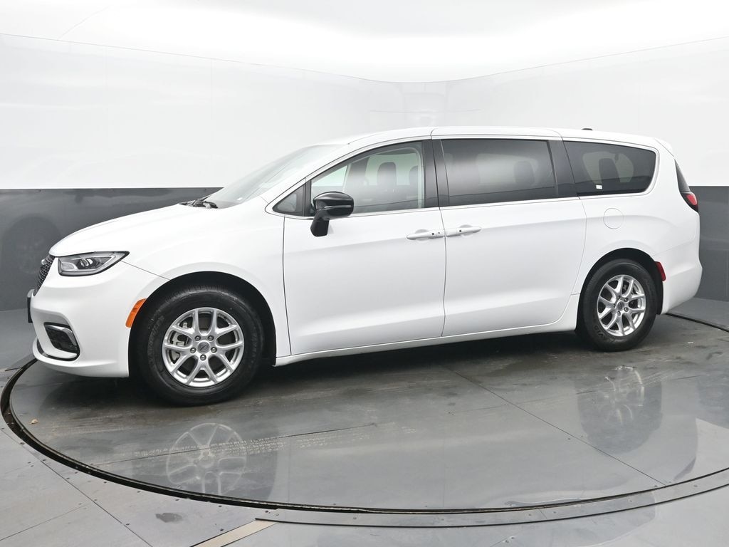 Used 2024 Chrysler Pacifica Touring L Minivan/Van