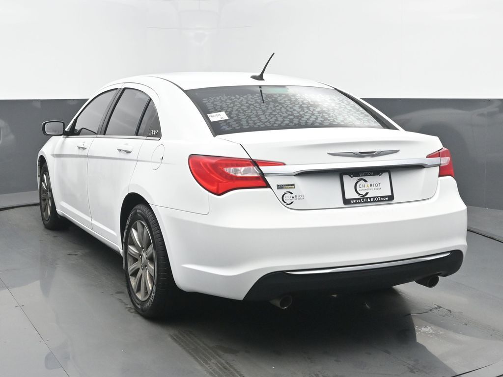 2014 Chrysler 200 Touring photo 4