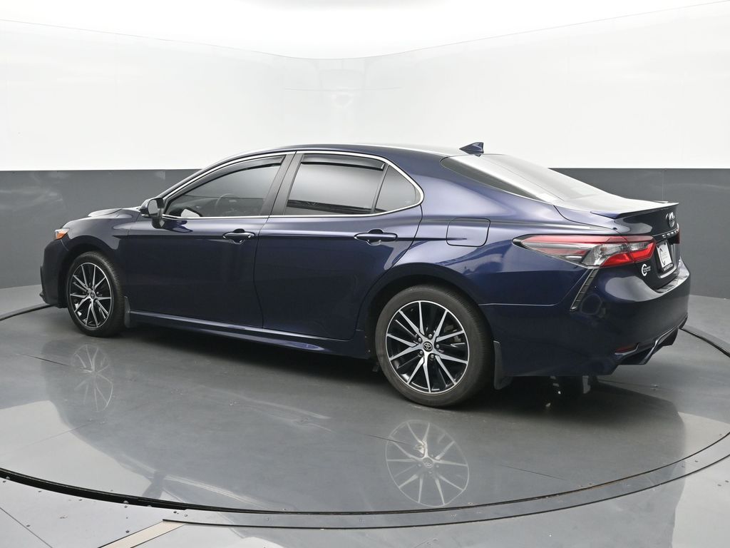 2022 Toyota Camry SE photo 3