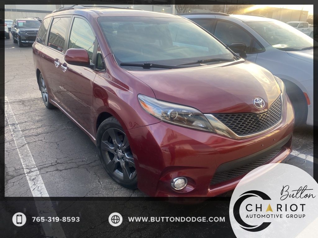 2015 Toyota Sienna SE's photo