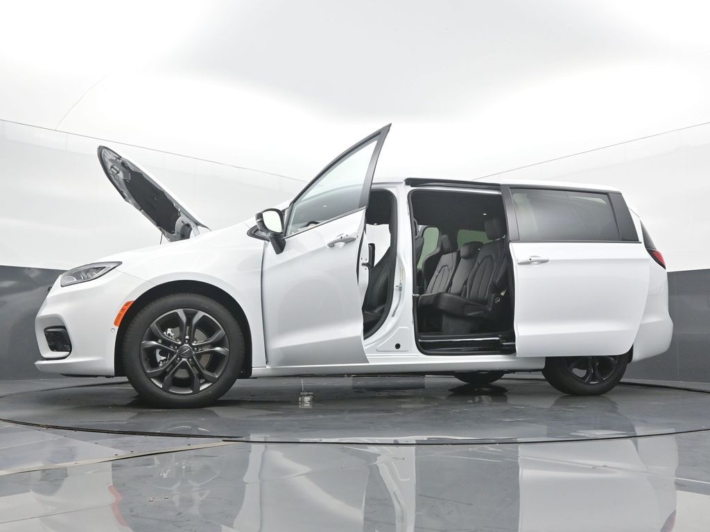 2026 Chrysler Pacifica Select - Photo 59