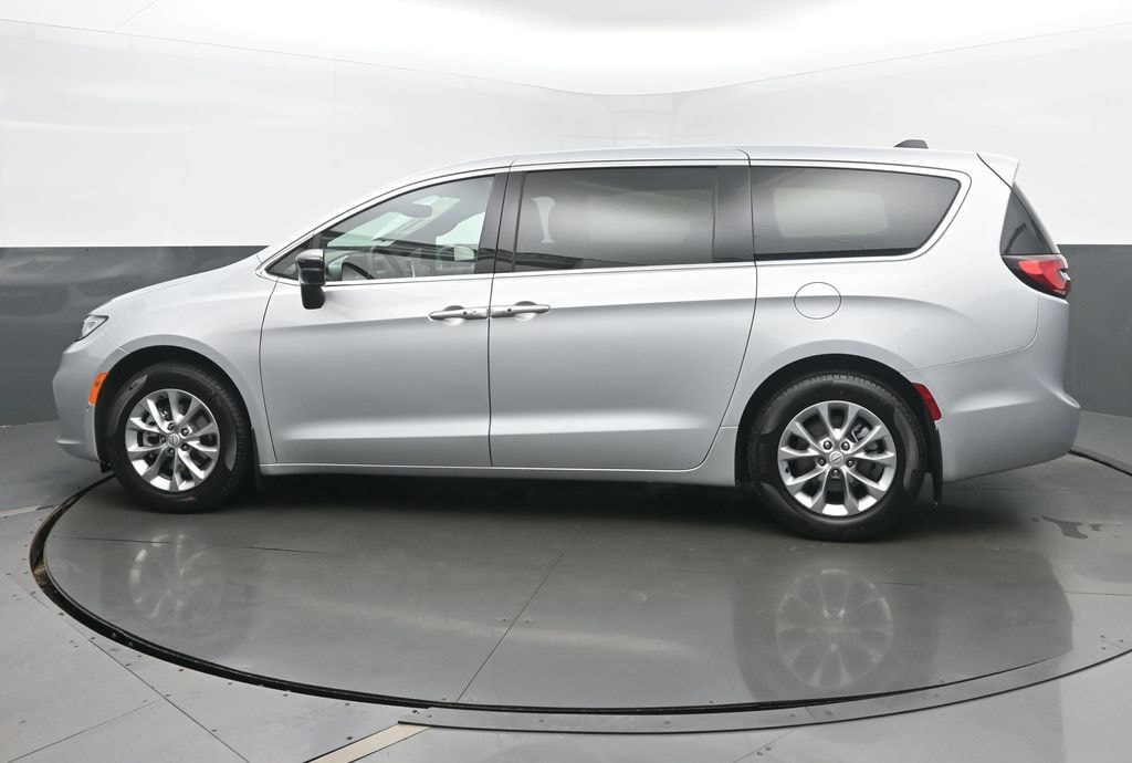 New 2026 Chrysler Pacifica Limited Passenger Van
