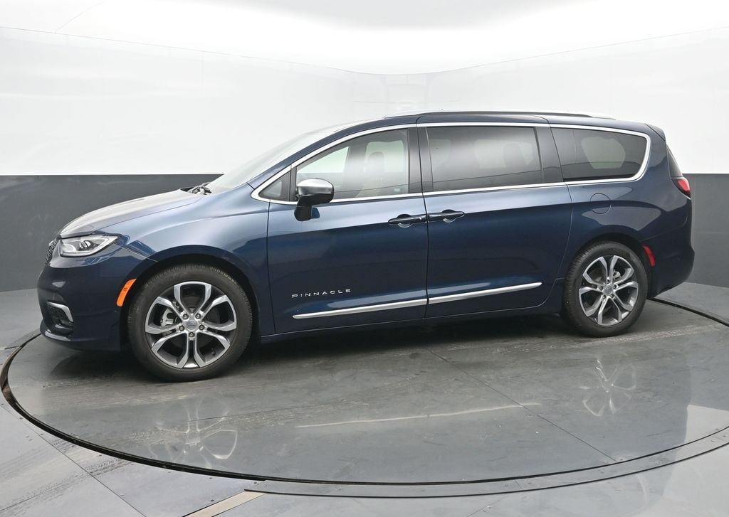 Used 2025 Chrysler Pacifica Pinnacle Minivan/Van