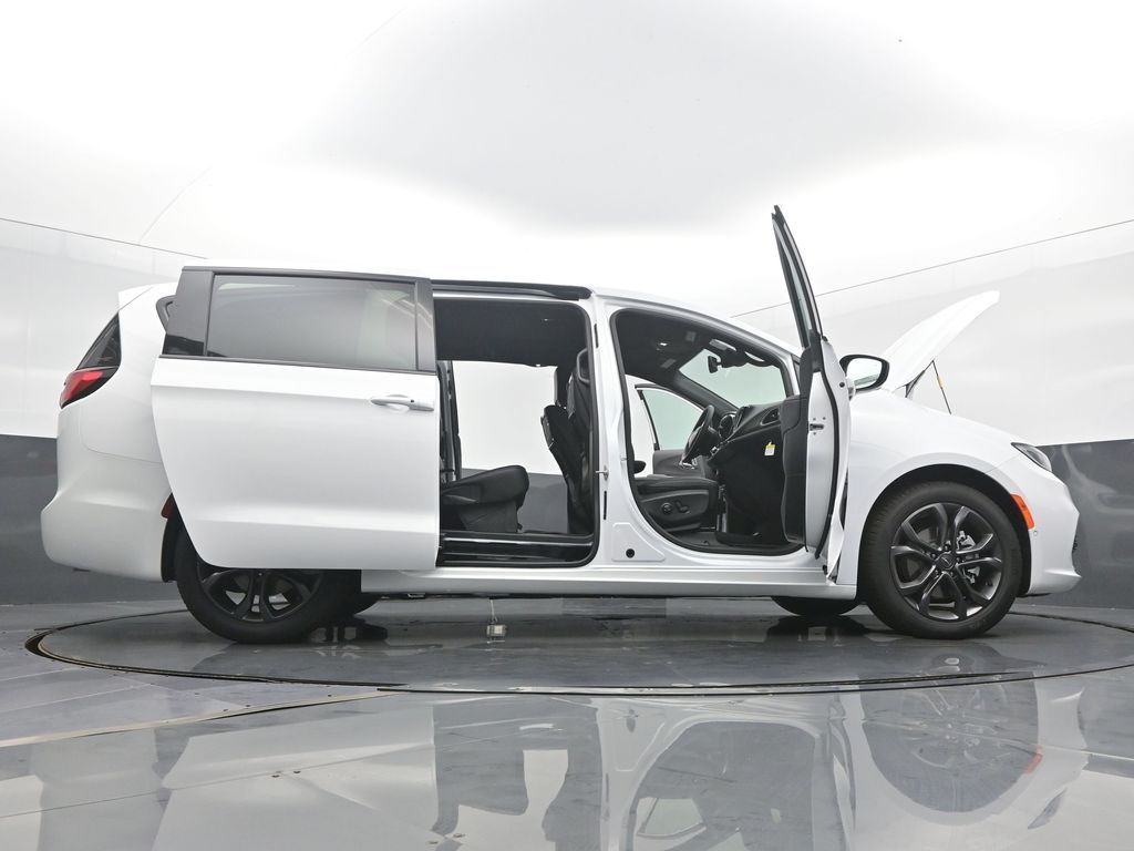 2026 Chrysler Pacifica Select - Photo 61