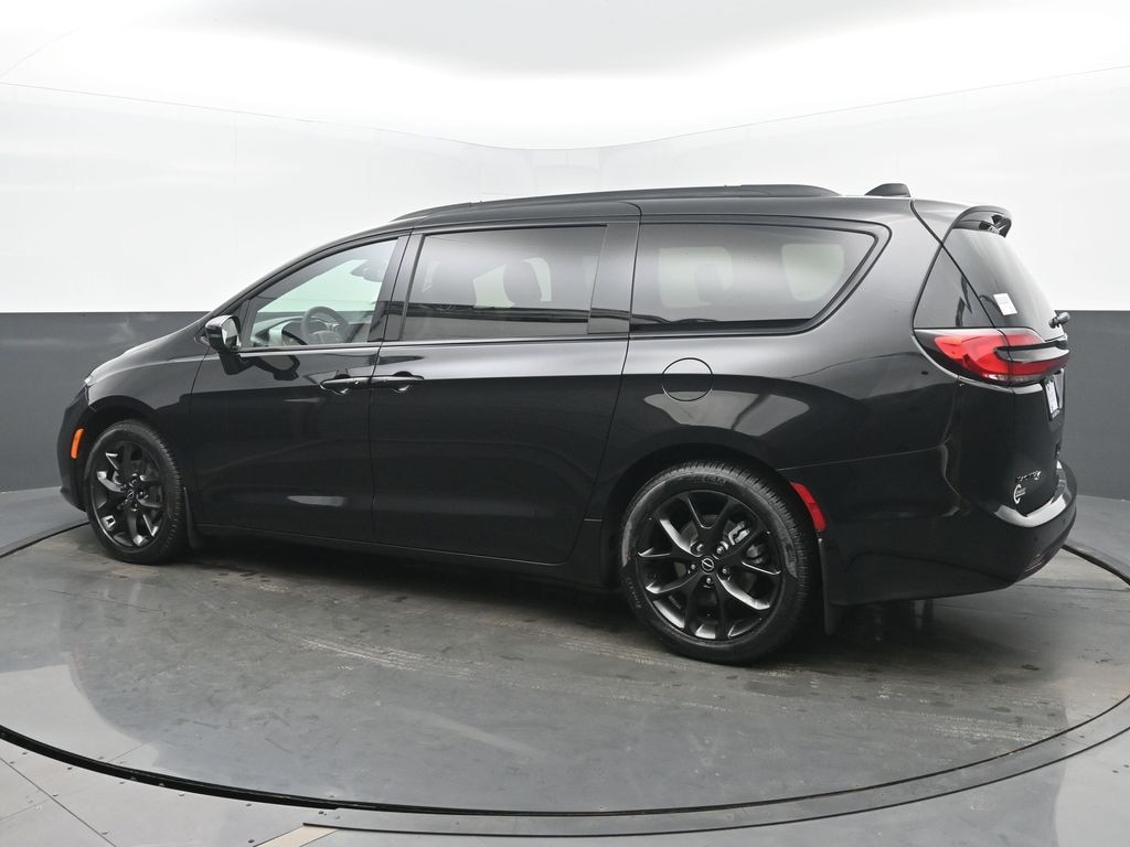 New 2026 Chrysler Pacifica Limited Passenger Van