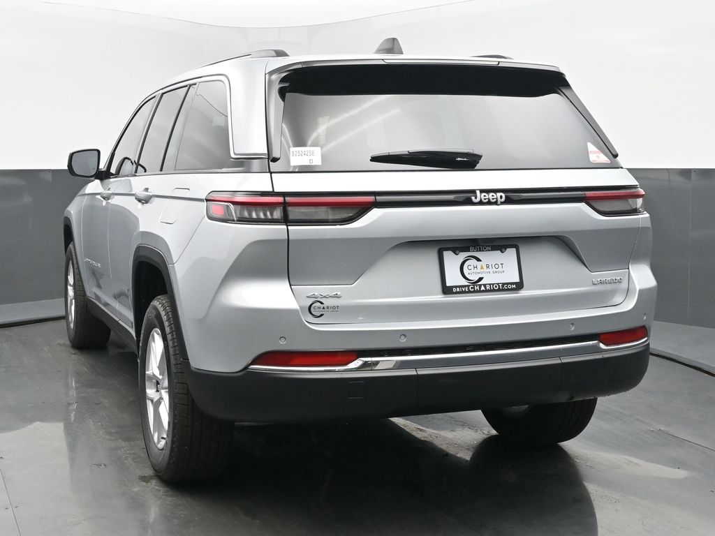 2025 Jeep Grand Cherokee Laredo photo 4