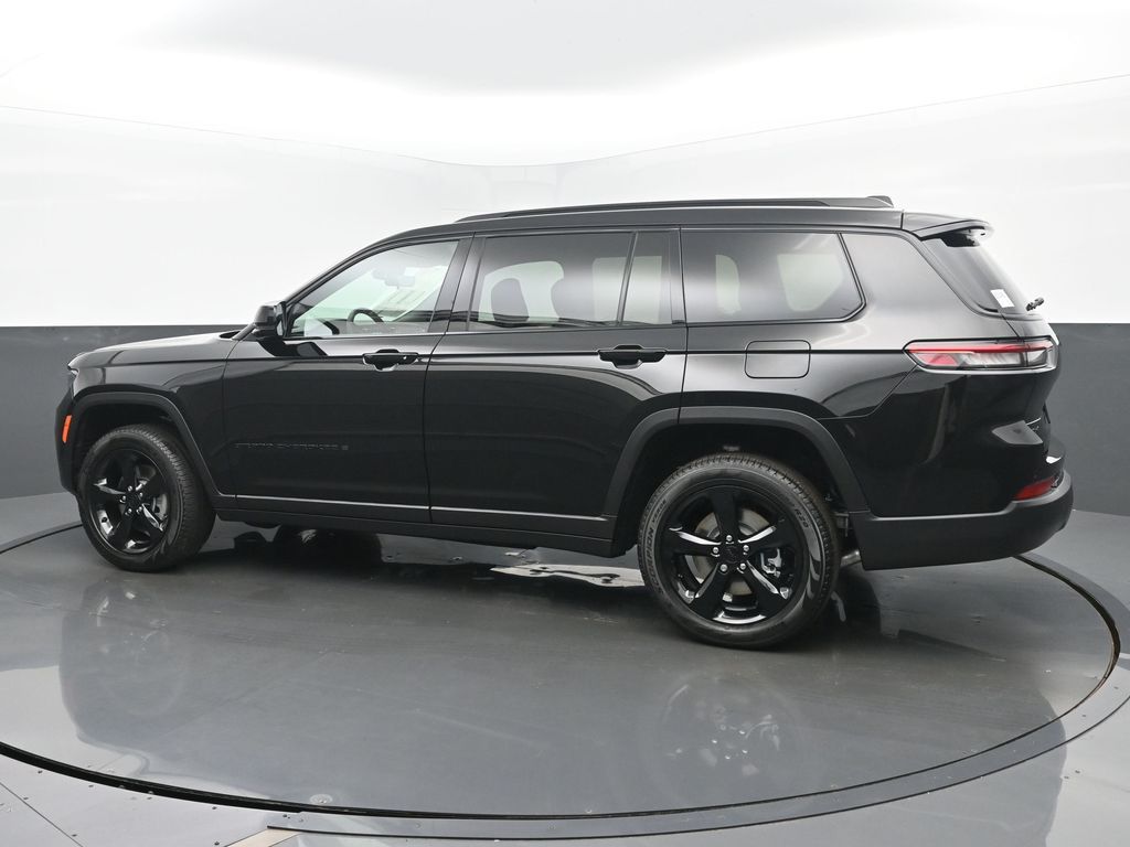 2025 Jeep Grand Cherokee Limited photo 2