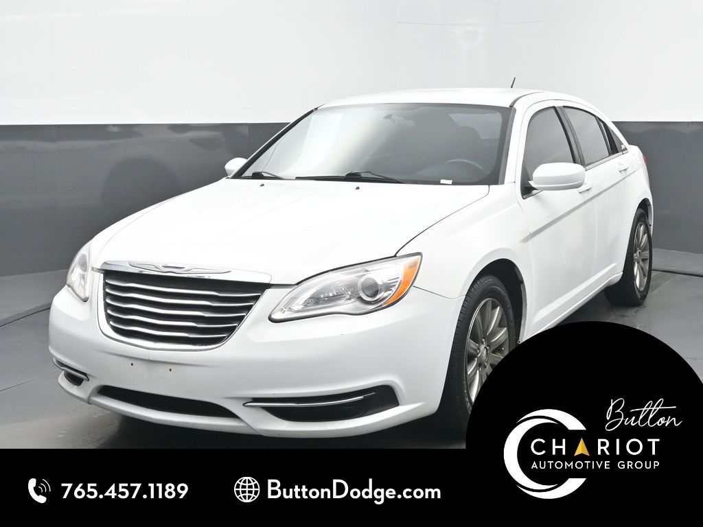 2014 Chrysler 200 Touring's photo