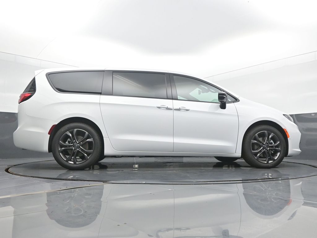 2026 Chrysler Pacifica Select - Photo 52