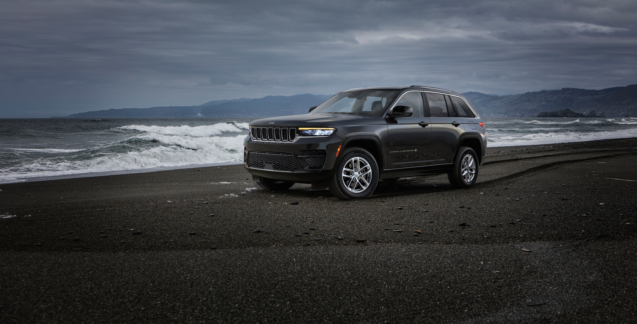 2023-Jeep-GrandCherokee-Laredo-SUV-L01jpg.jpg