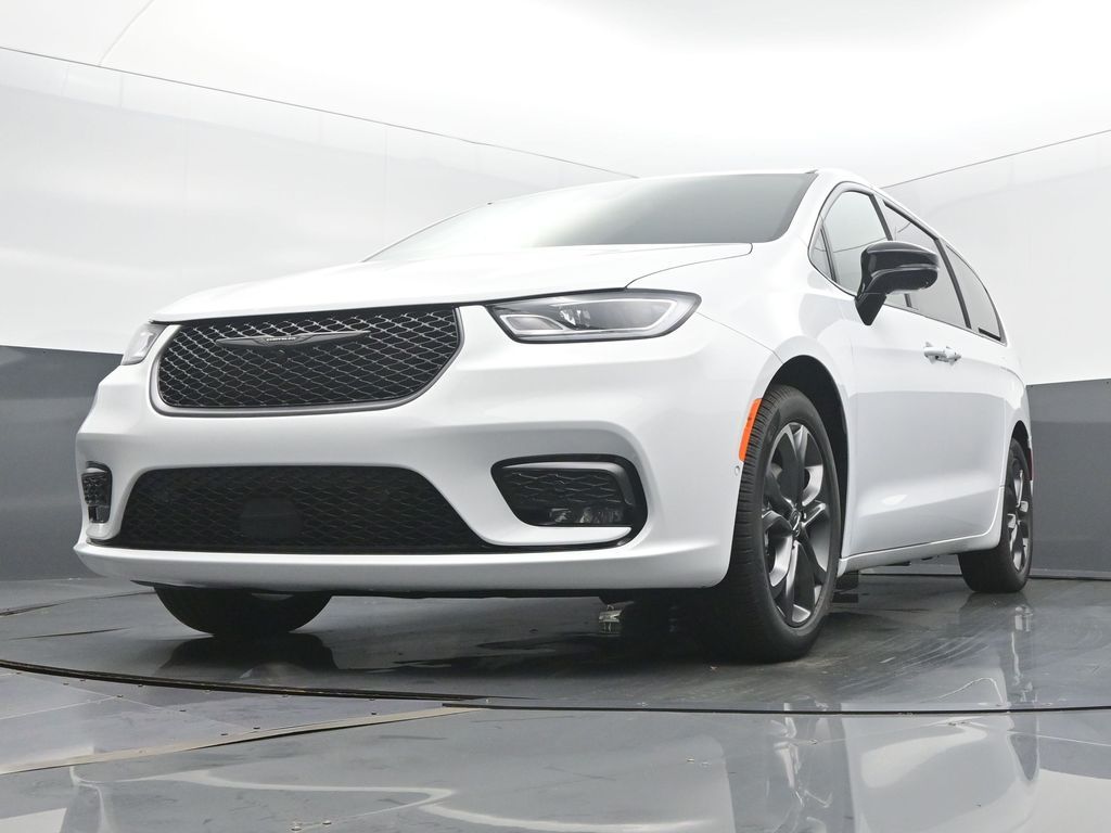 2026 Chrysler Pacifica Select - Photo 46