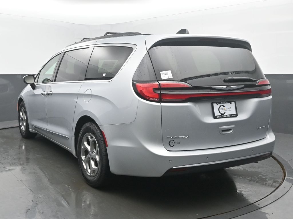 Used 2023 Chrysler Pacifica Limited Minivan/Van