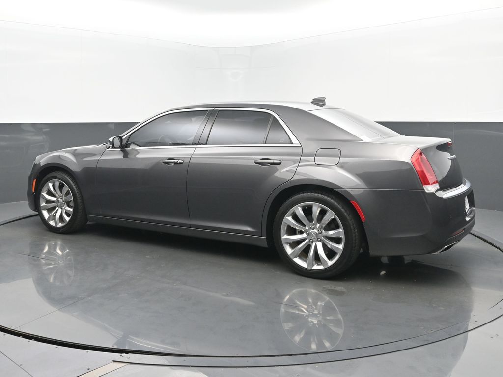 2021 Chrysler 300 Touring photo 3