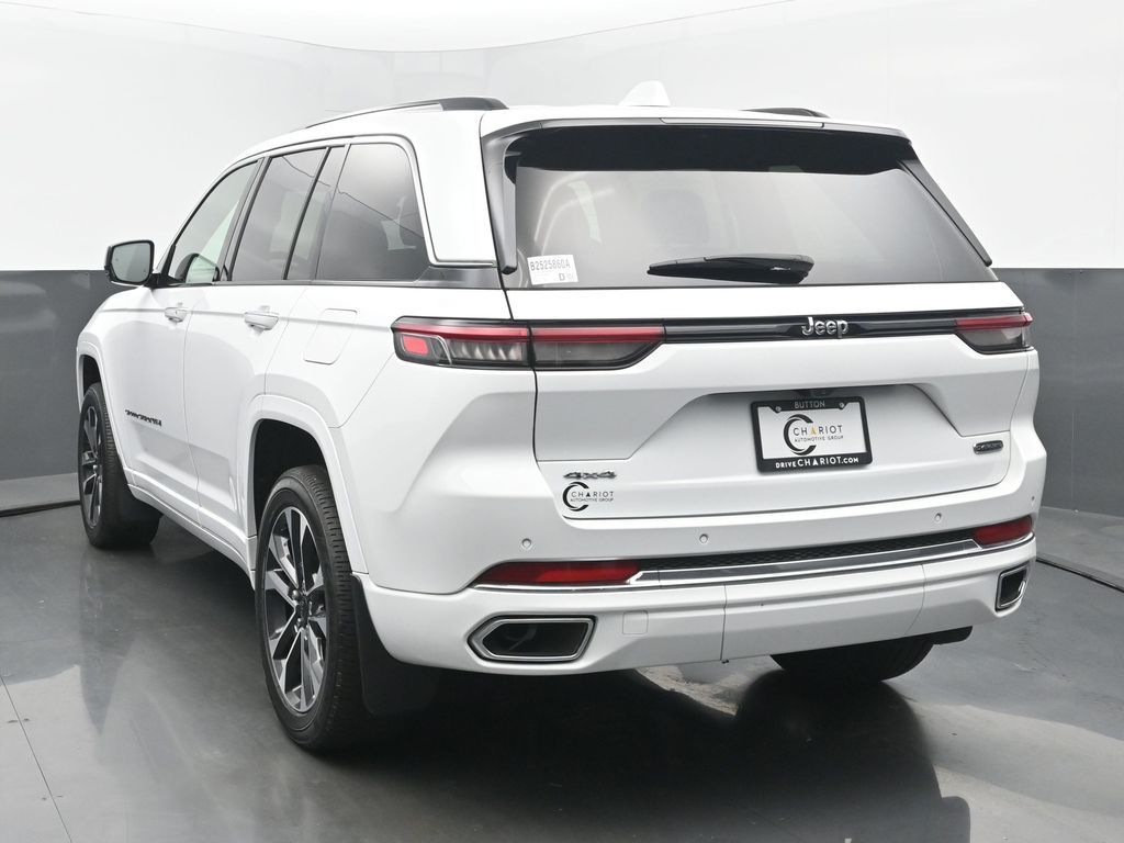 2023 Jeep Grand Cherokee Overland photo 4