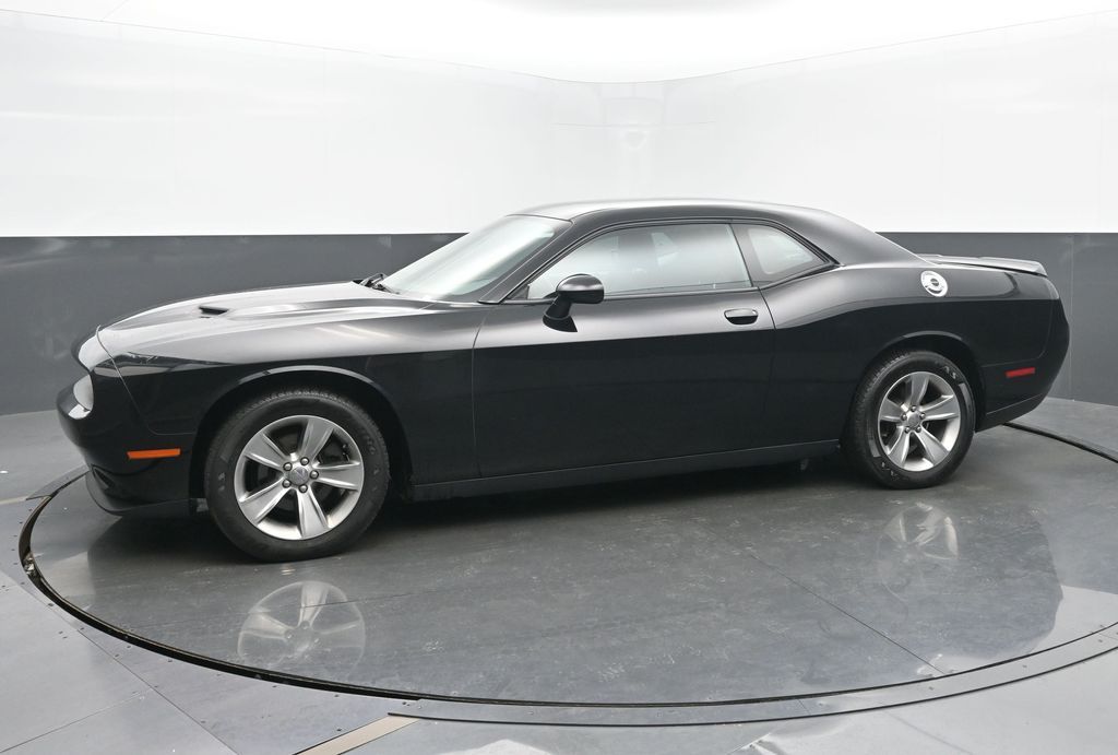 2019 Dodge Challenger SXT photo 2