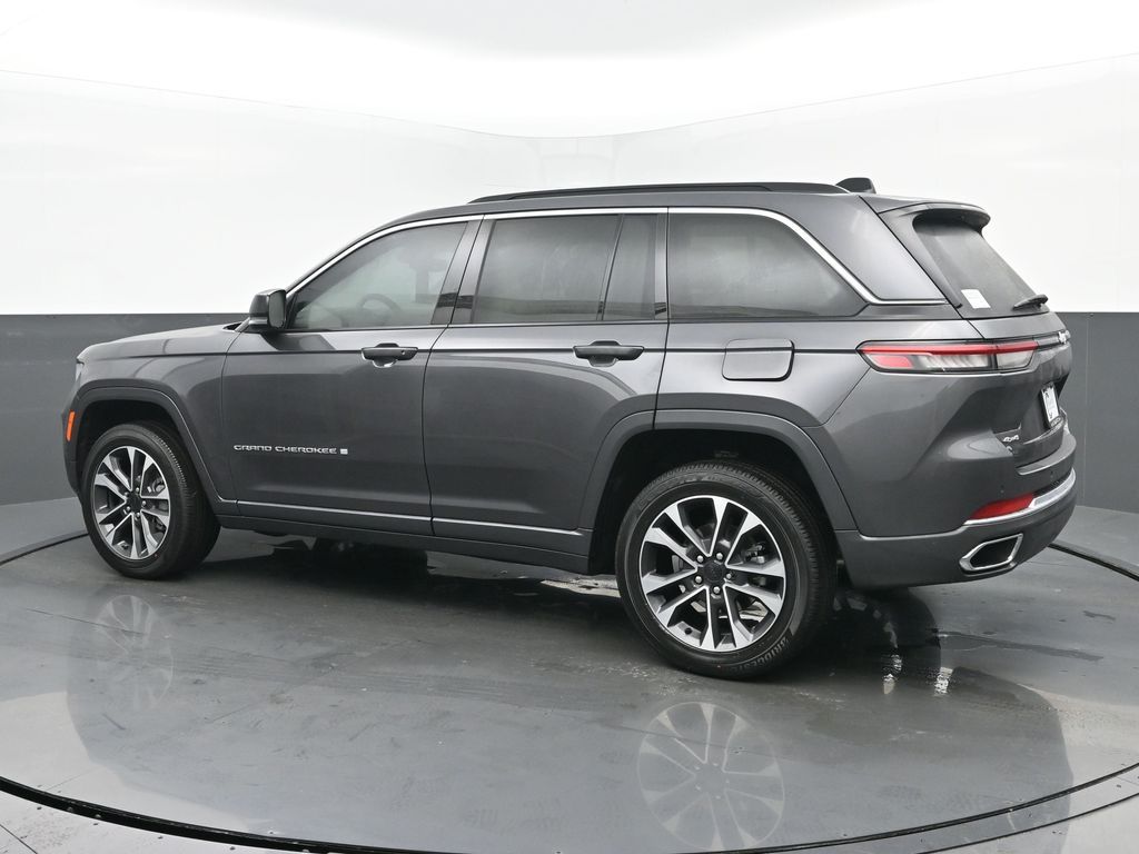 2025 Jeep Grand Cherokee Overland photo 3