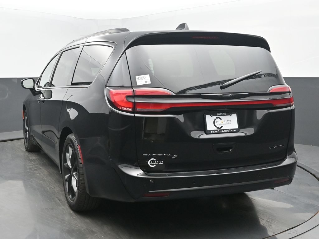 Used 2025 Chrysler Pacifica Limited Minivan/Van