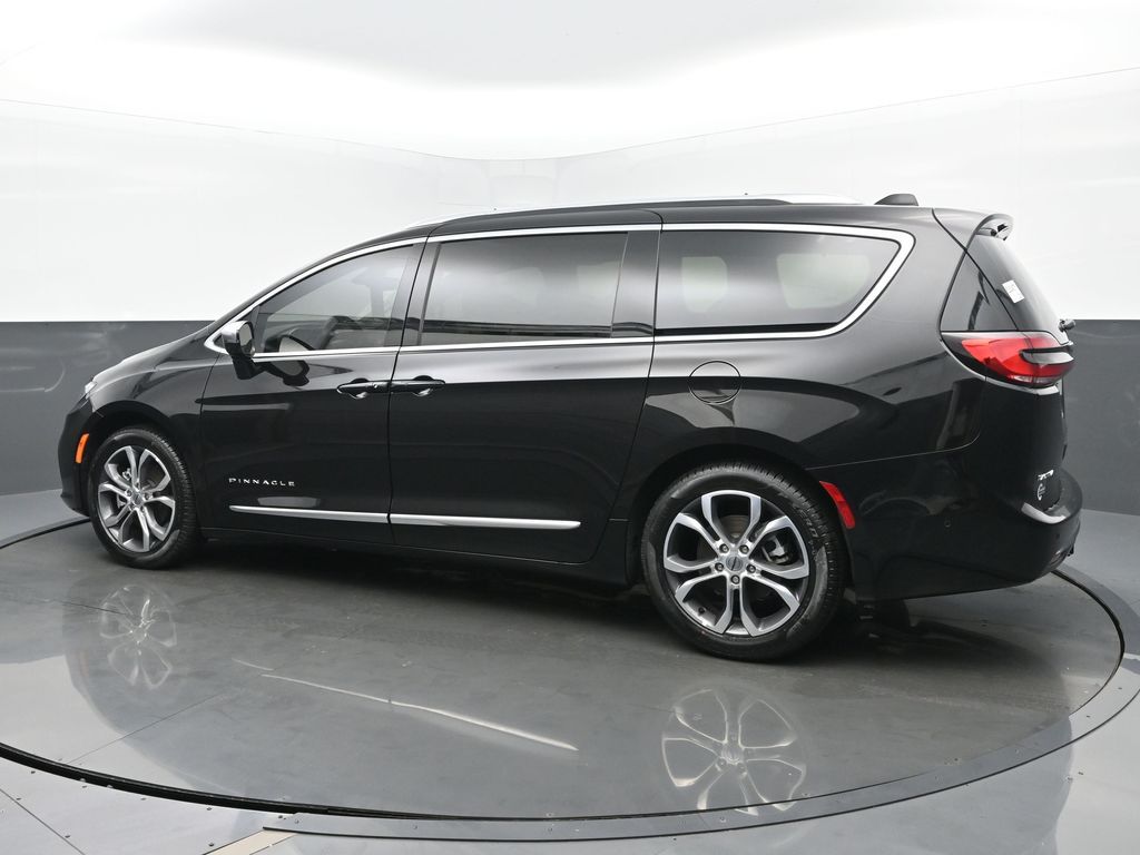 2025 Chrysler Pacifica Pinnacle photo 3