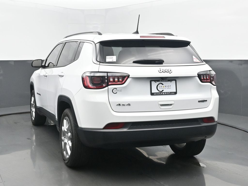 2022 Jeep Compass Latitude Lux photo 4