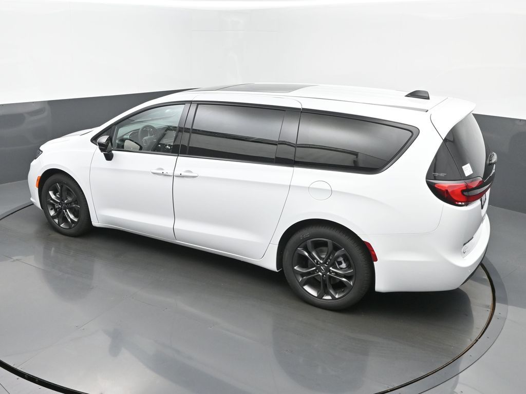 2026 Chrysler Pacifica Select - Photo 40