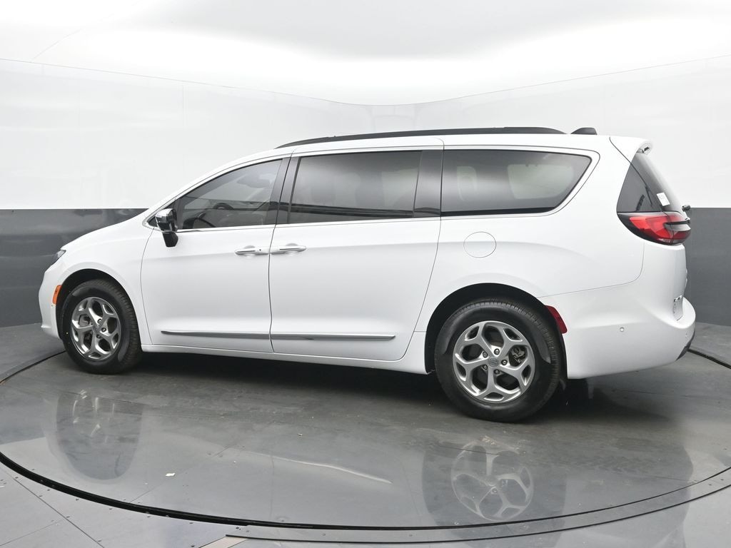 Used 2023 Chrysler Pacifica Limited Minivan/Van