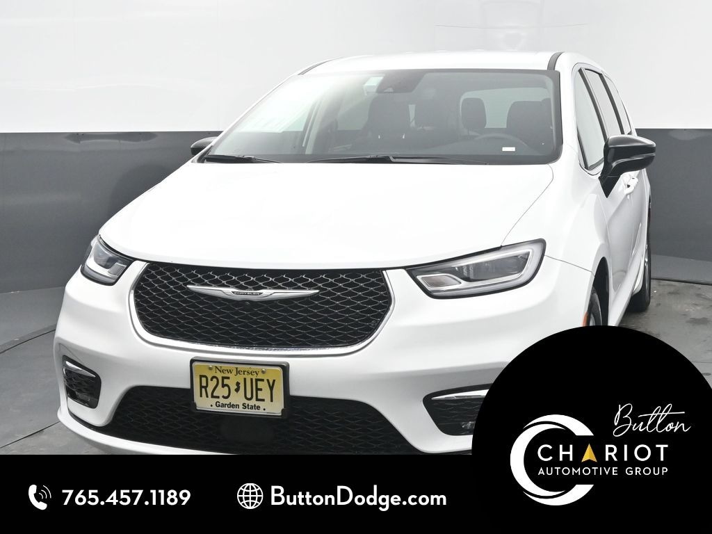 Used 2024 Chrysler Pacifica Touring L Minivan/Van