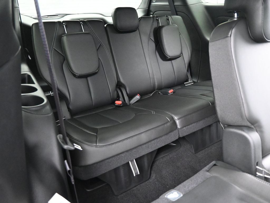 2026 Chrysler Pacifica Select - Photo 16