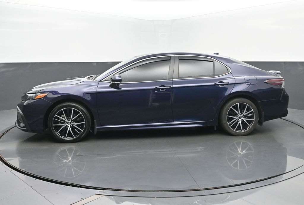 2022 Toyota Camry SE photo 2