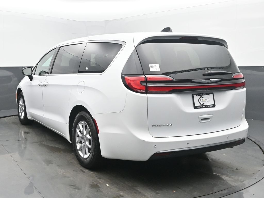 Used 2024 Chrysler Pacifica Touring L Minivan/Van