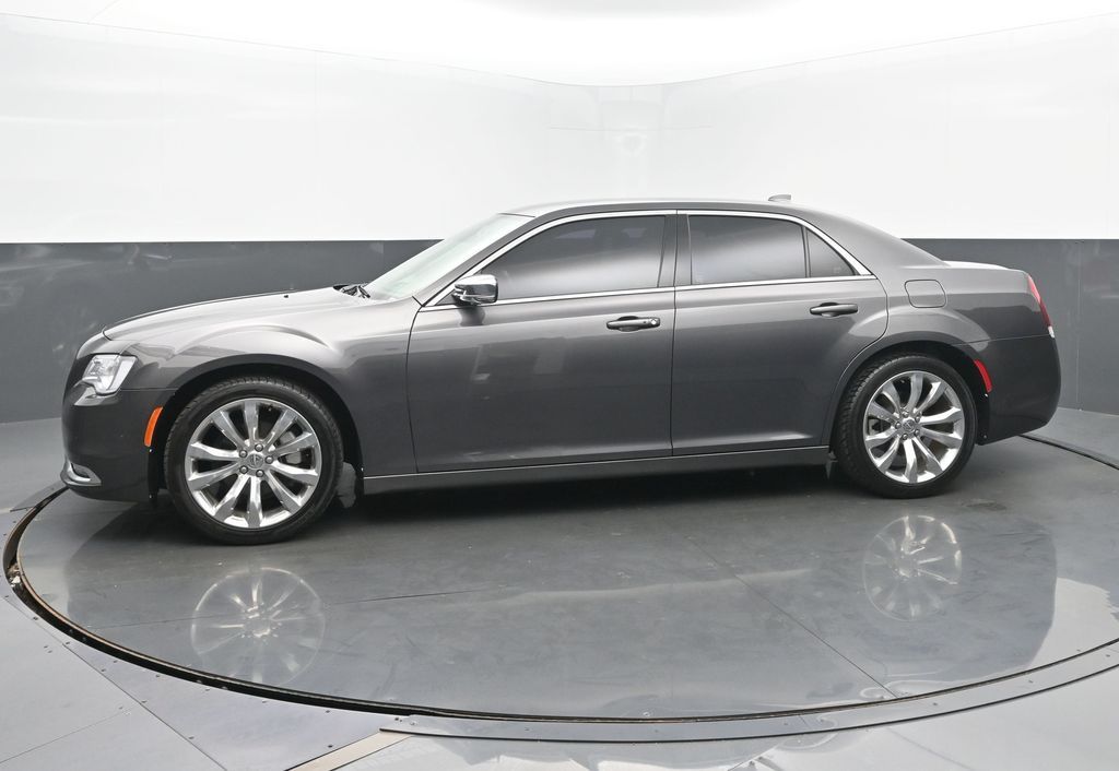 2021 Chrysler 300 Touring photo 2