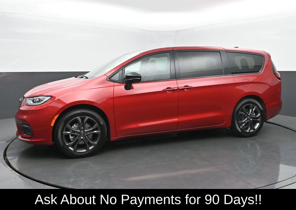 2026 Chrysler Pacifica photo 2