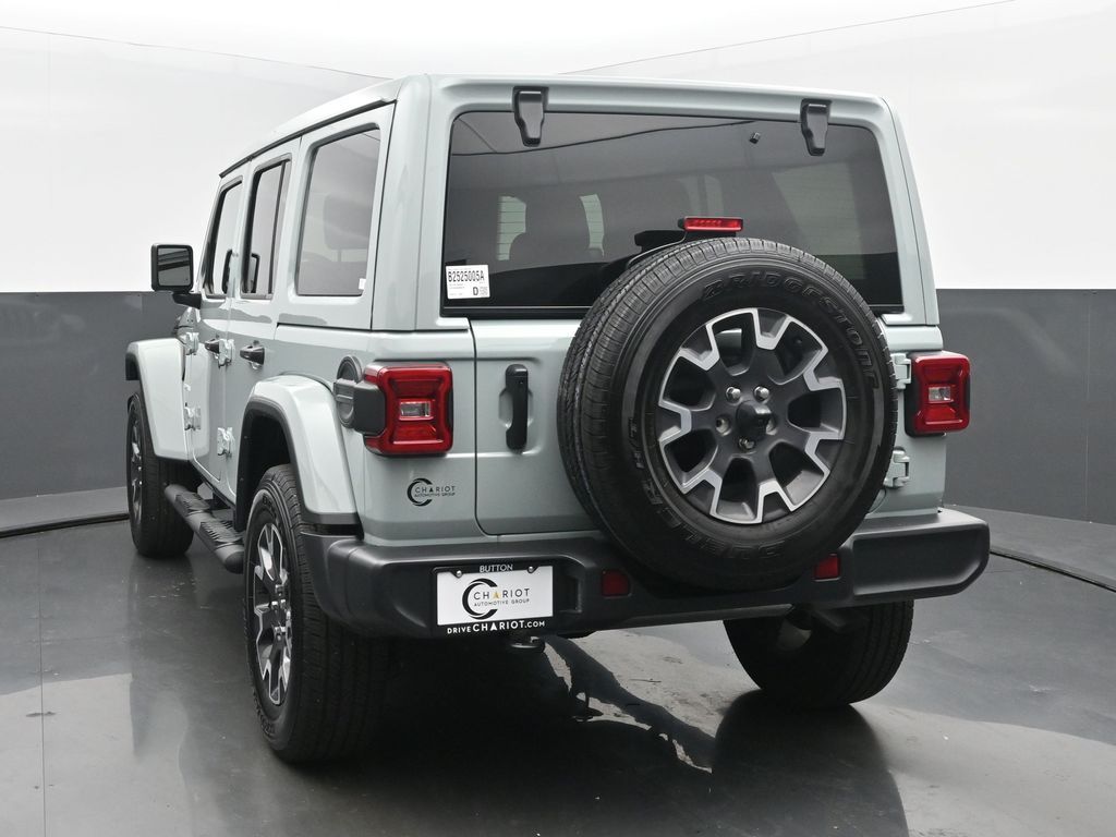 2024 Jeep Wrangler Sahara photo 4
