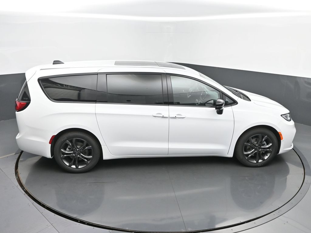 2026 Chrysler Pacifica Select - Photo 43