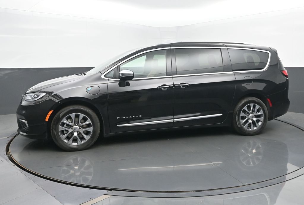 Used 2024 Chrysler Pacifica Hybrid Pinnacle Minivan/Van