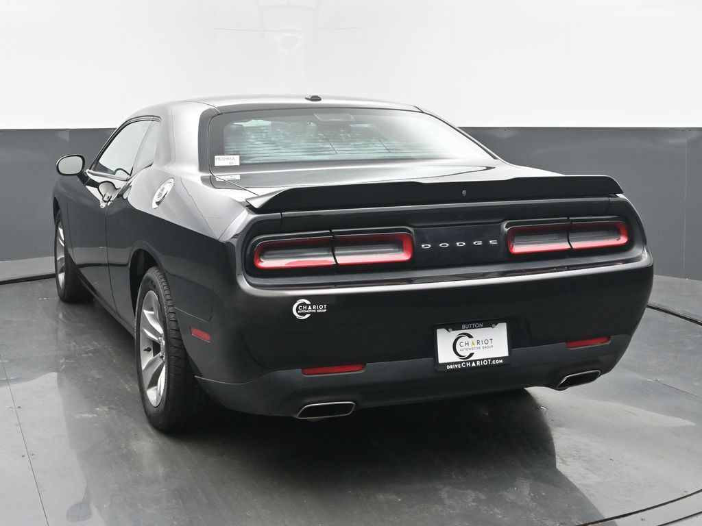2019 Dodge Challenger SXT photo 4