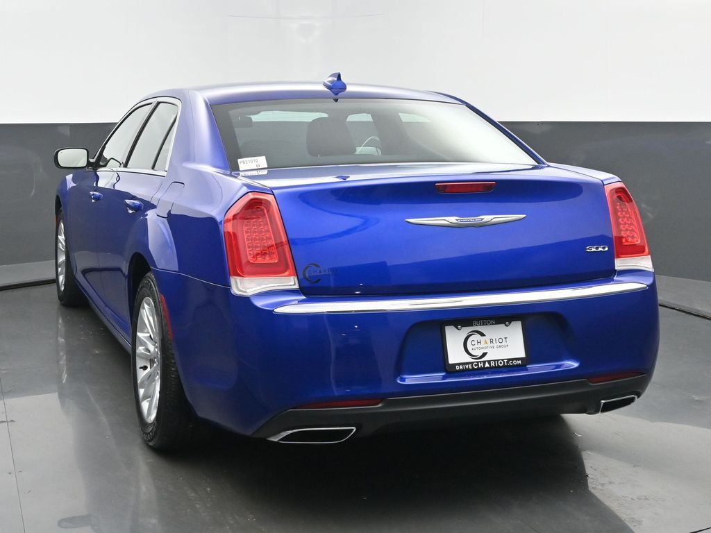 2018 Chrysler 300 Touring Limited photo 4