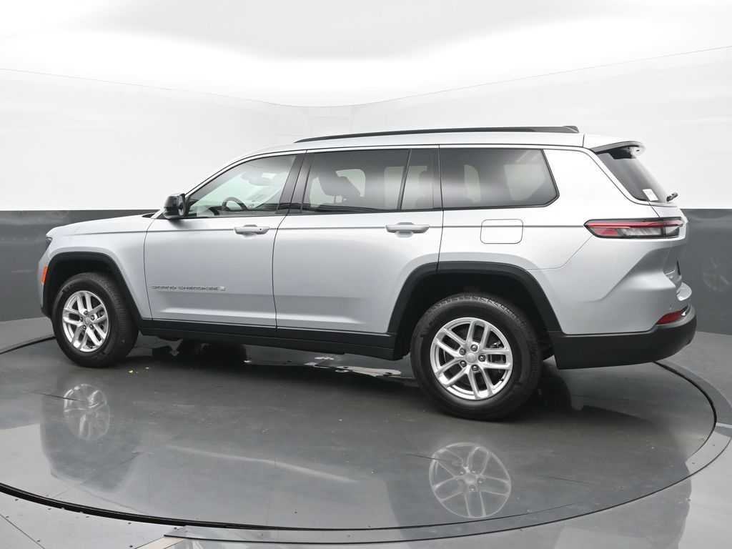 2024 Jeep Grand Cherokee Laredo photo 3