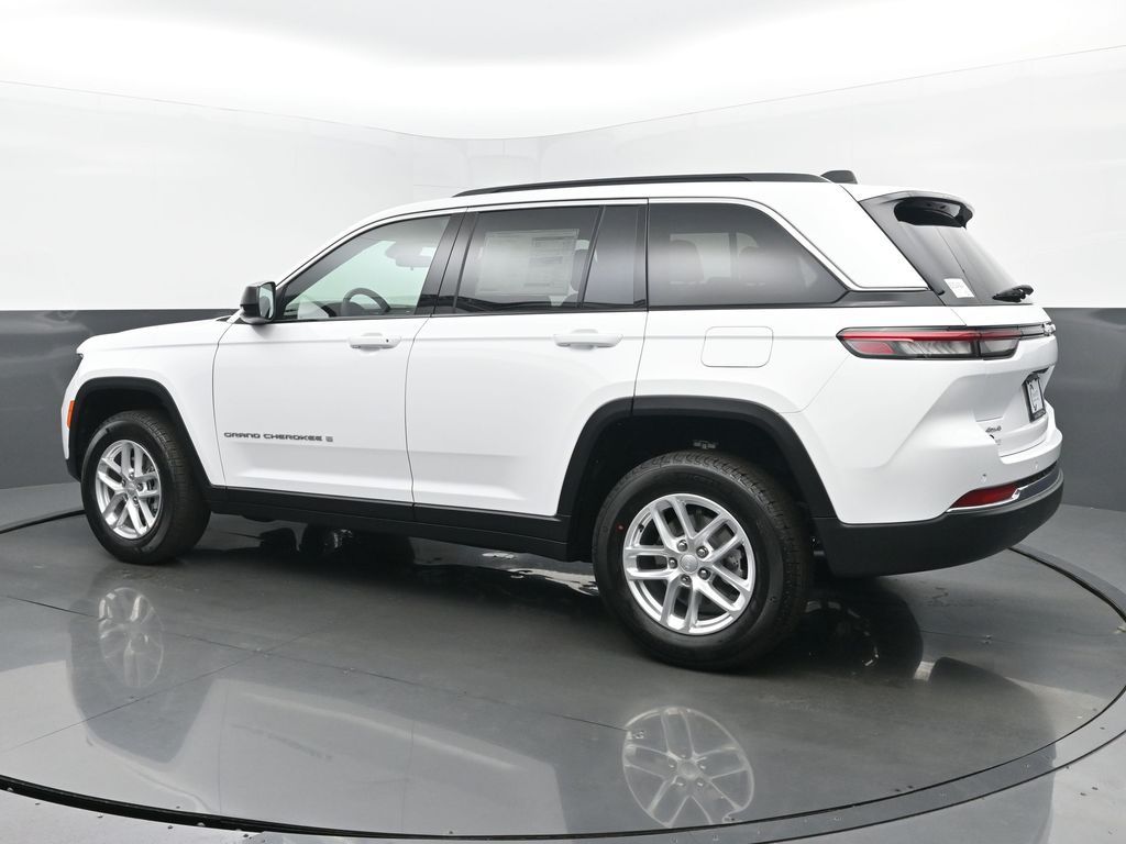 2025 Jeep Grand Cherokee Laredo X photo 3