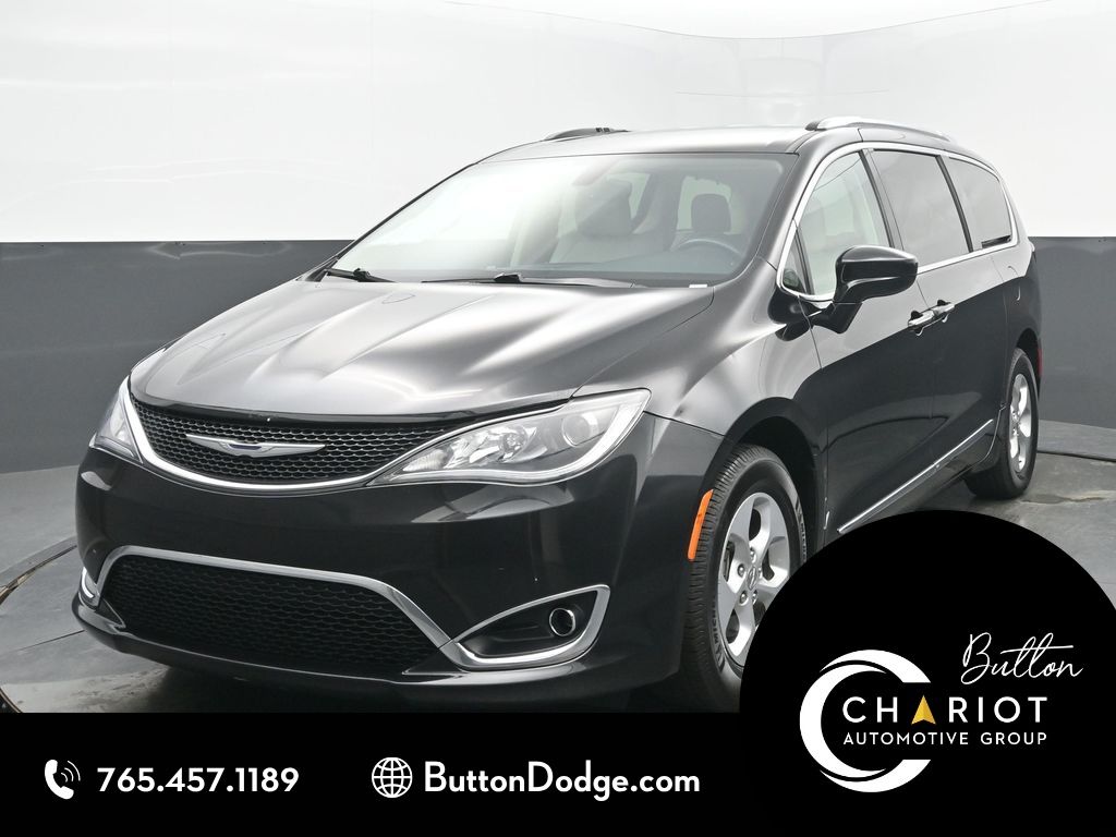 2017 Chrysler Pacifica Touring-L Plus's photo