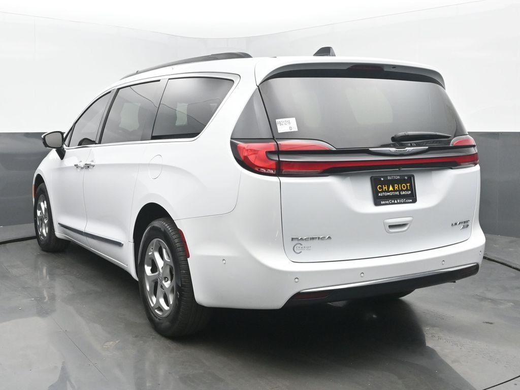 Used 2023 Chrysler Pacifica Limited Minivan/Van